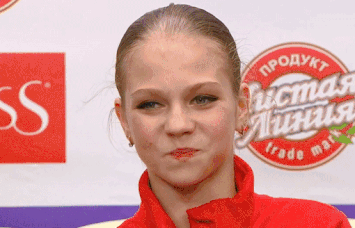 Момент, когда объявили, что Александра Трусова занимает 1 место, обойдя Камилу Валиеву (источник - youtu.be/qmwaLzBWcpQ)