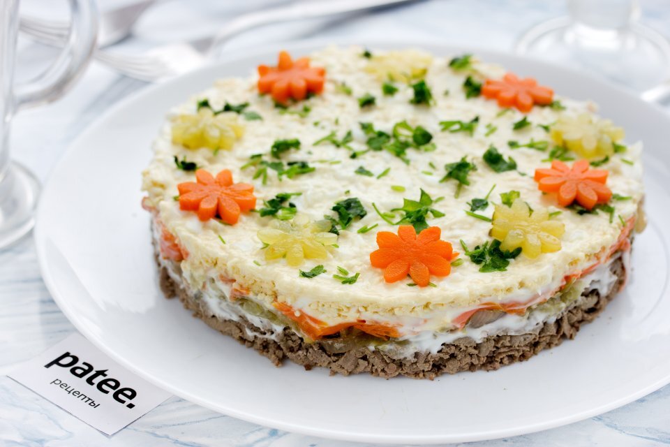 Нежный слоеный салат с куриной печенью!!!