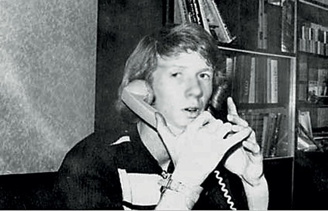 Нет. Это советский политик Анатолий Чубайс в молодости