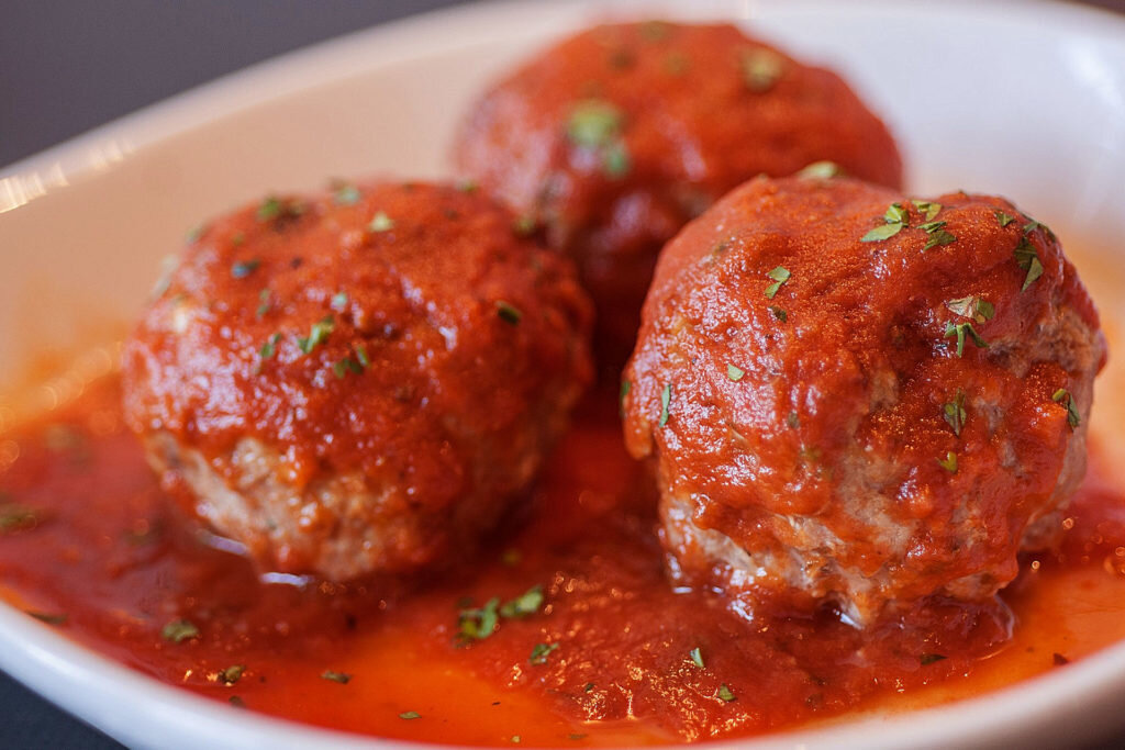 Это самый быстрый рецепт, так как в тефтелях отсутствует рис. 