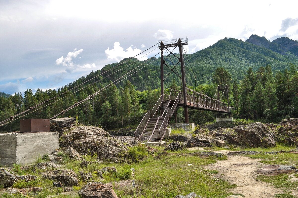 около моста