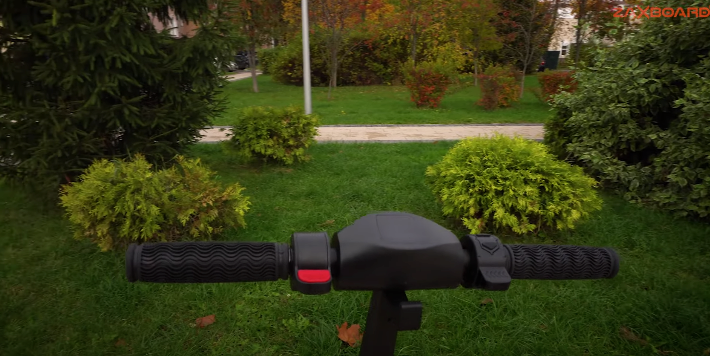 Стильный и современный дисплей электросамоката