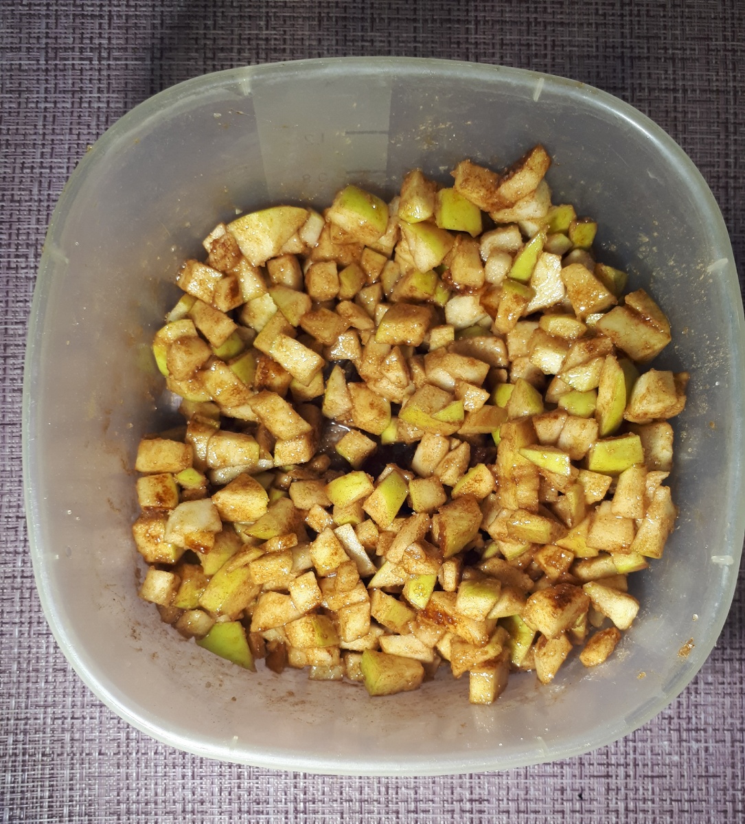 Это нужно чтобы яблоки дали сок.