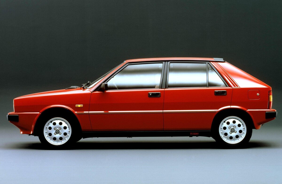 Lancia Delta 1979 года выпуска. Источник Яндекс.Картинки