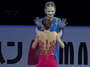 Александра Трусова и Анна Щербакова, Финал Гран-при 2019 (источник -youtu.be/qSe4O4XJTdg)