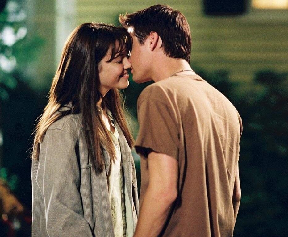 Кадр из фильма "Спеши любить"