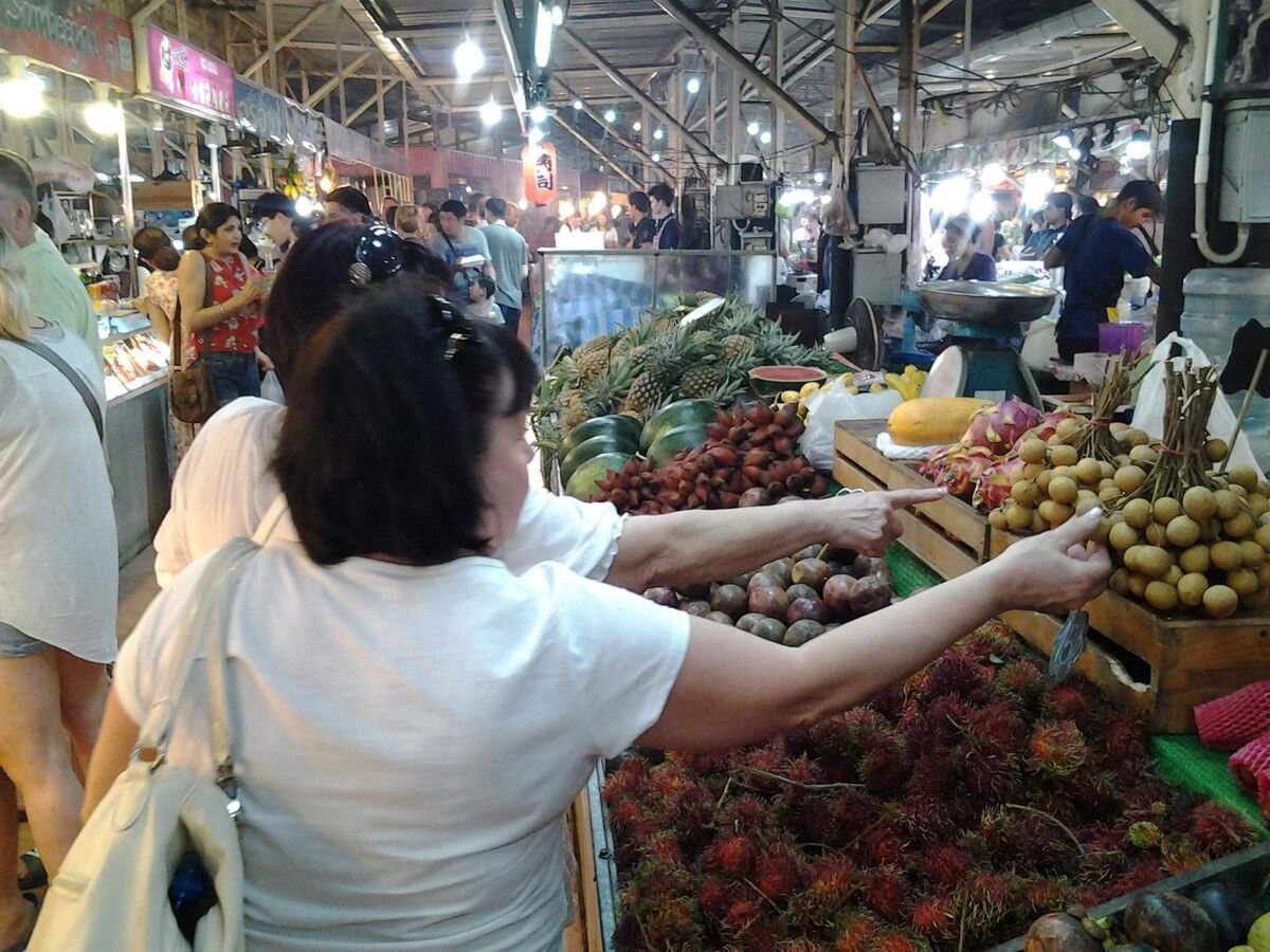 Рынок ломится от изобилия