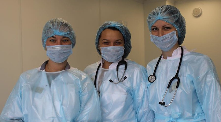 Держитесь, женщины ! Вас защищают настоящие мужики !  Хотелось бы, чтобы так было на самом деле !