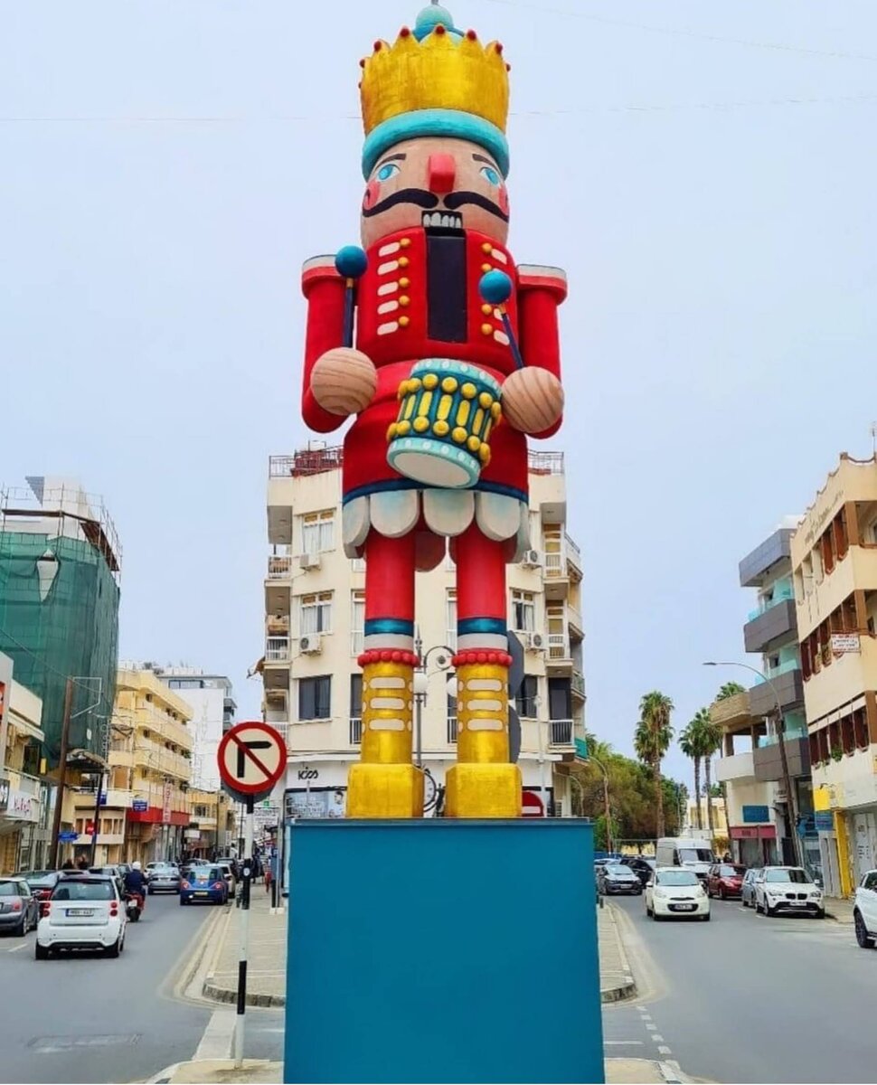 Щелкунчик на въезде в Ерму