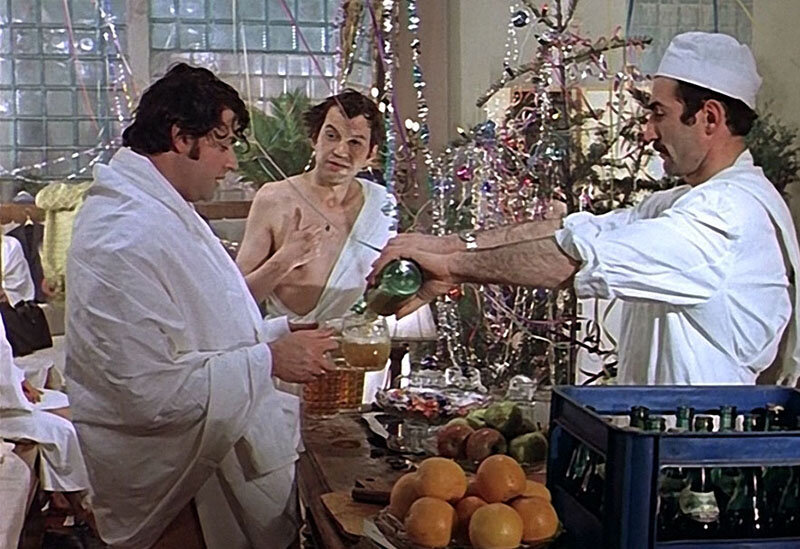 «Я понимаю, ванная в каждой квартире - это правильно, это удобно, это цивилизация, но сам процесс мытья, который в бане выглядит как торжественный обряд, в ванной - просто смывание грязи». 