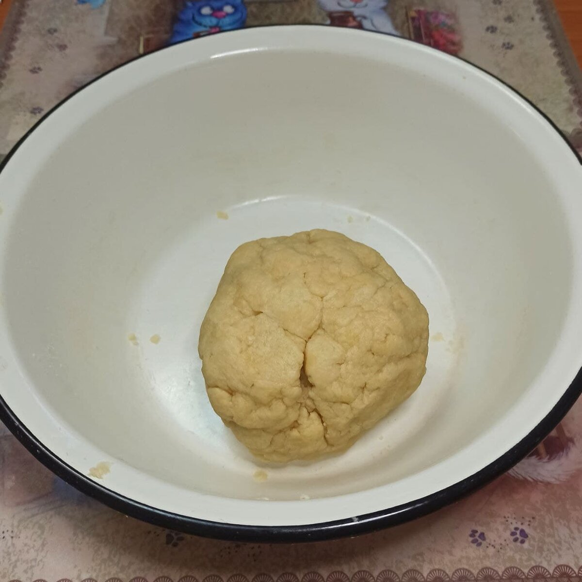 Итог замеса теста после добавления сметаны