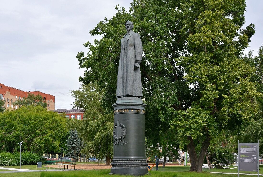 Памятник Дзержинскому нужно вернуть просто назло тем, кто против его ...