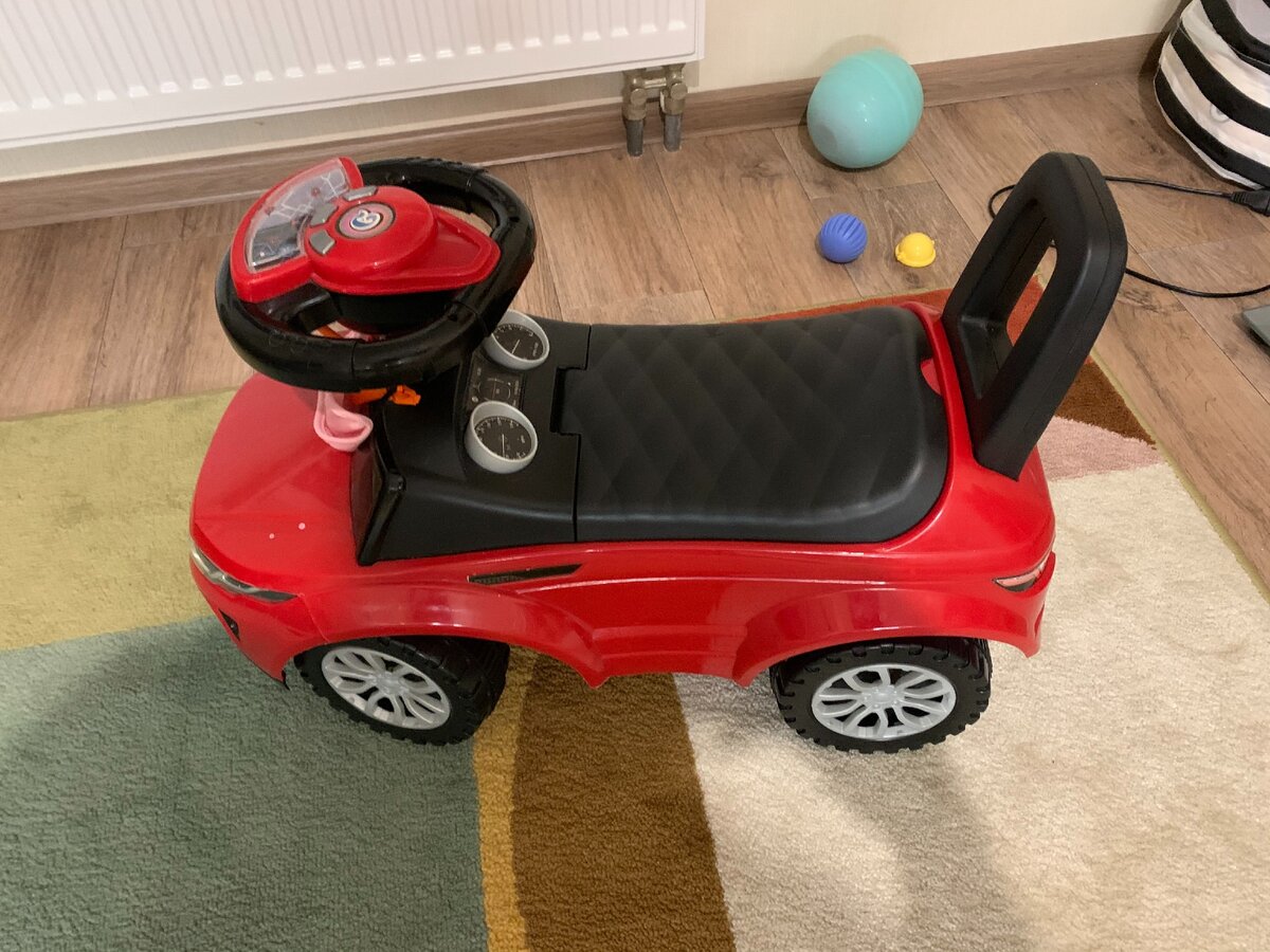 Купили эту каталку для ребенка, б/у за 200 руб на авито. Новая 1200 стоит