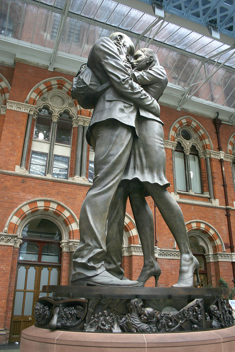 На эту пару можно смотреть только снизу вверх