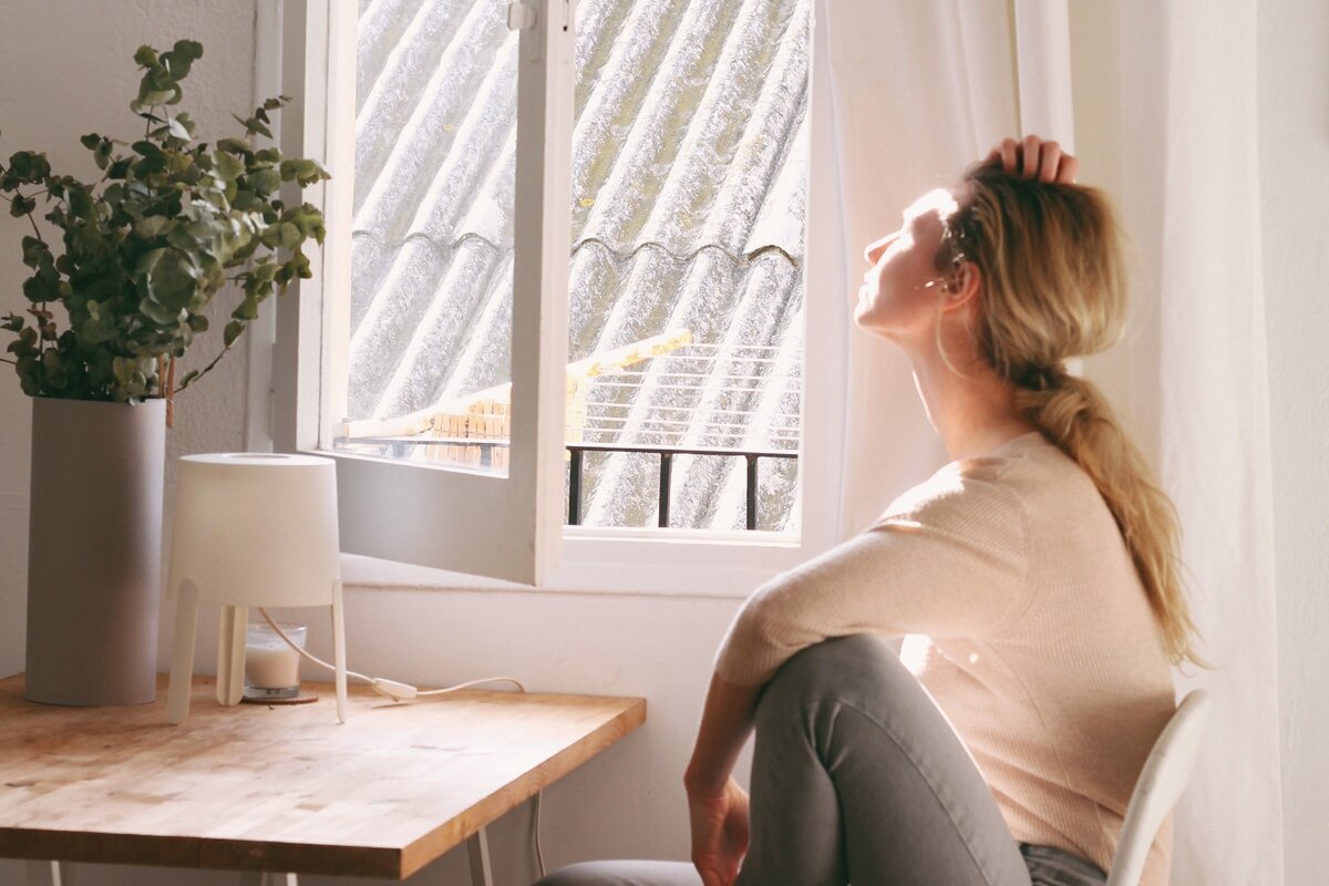 Если вы сибите дома, то принимайте в любое время года солнечные ванны