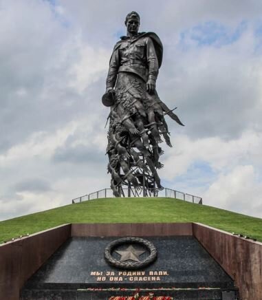 Памятник героям Великой Отечественной войны, можно отнести и героям современности. фото Яндекс картинки