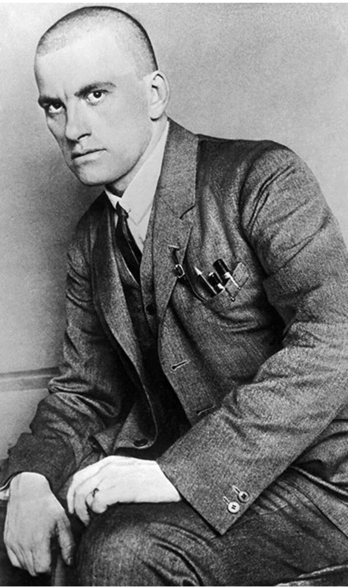 Александр Родченко «Портрет поэта Владимира Маяковского»