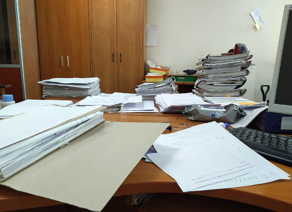 Также прикладываются диски с телефонными разговорами, фотографиями и протоколом судебного заседания