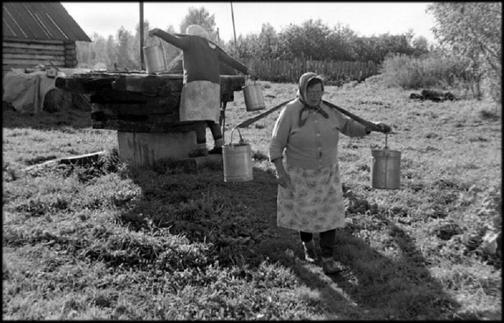 Фото 50 лет назад. Жизнь людей 50 лет назад. Жизнь в деревне 50 лет назад. В деревне у бабушки СССР. Жизнь в России 50 лет назад.