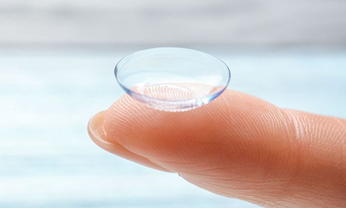 Силикон-гидрогелевые линзы удобны в манипуляциях.