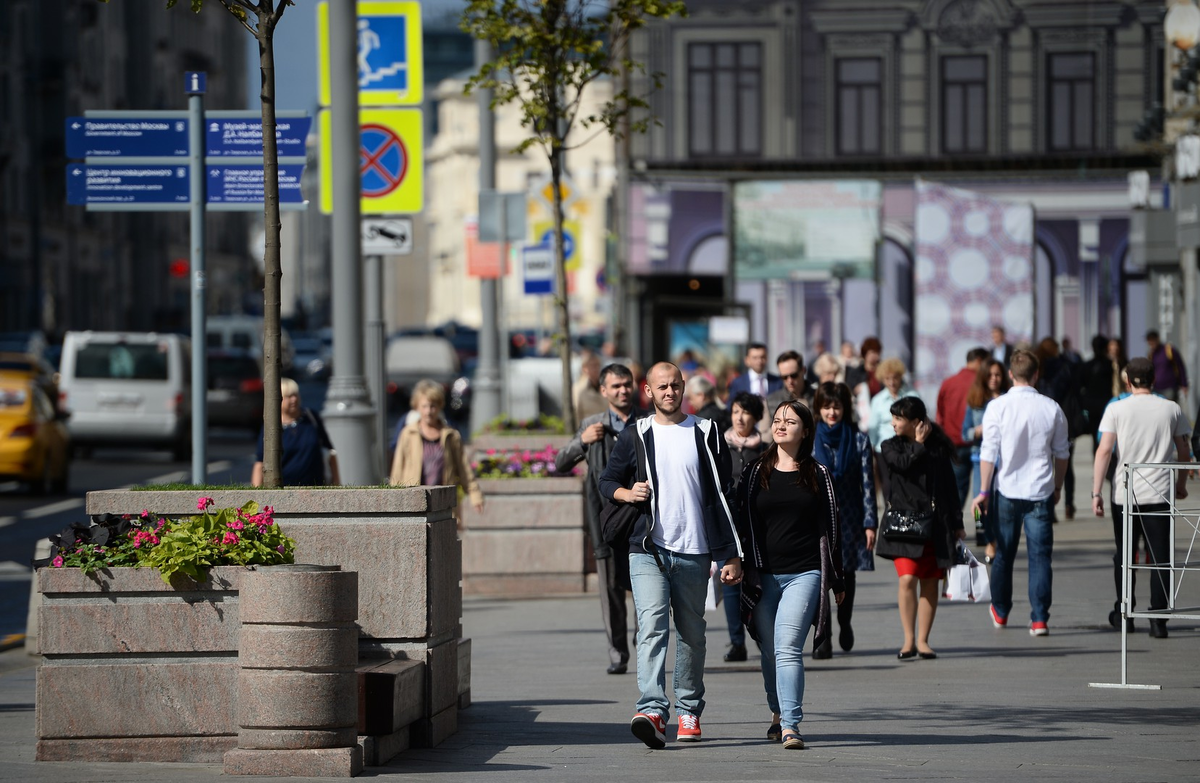 Народ на улицах москвы