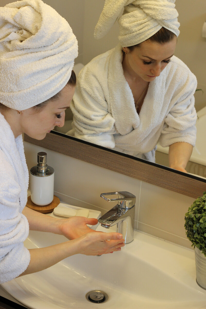 Умывание лица проводим утром и вечером.