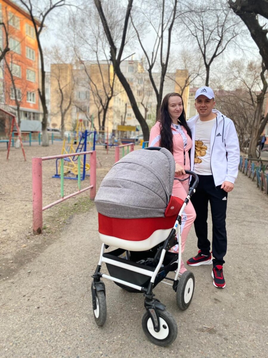 Я особо не люблю фоткаться, когда я "не в своём теле". Недавнее фото, здесь я 85 кг, а муж 70😄