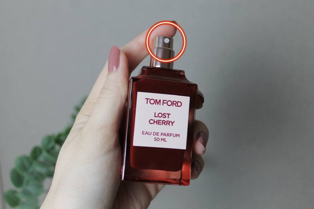 Том форд оригинал. Tom Ford Lost Cherry пульверизатор. Tom Ford Lost Cherry подделка. Tom Ford Lost Cherry пульверизатор у оригинала. Том Форд лост черри 100 мл отличить подделку.