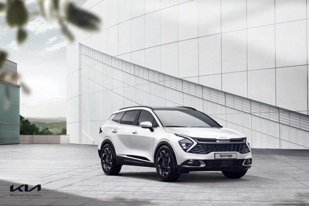 Дневные ходовые огни выполнены в форме бумерангов. 