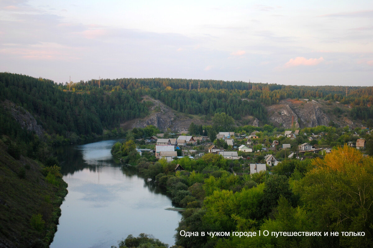 У него нет официального названия, туристы между собой называют его Пышминский каньон.