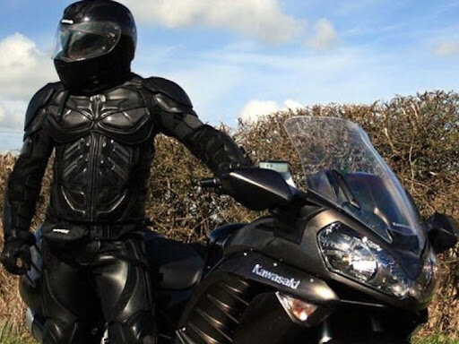 http://motoking.ru/sovety/ekipirovka_dlya_motociklistov__eto_zaschita_ikh_zh