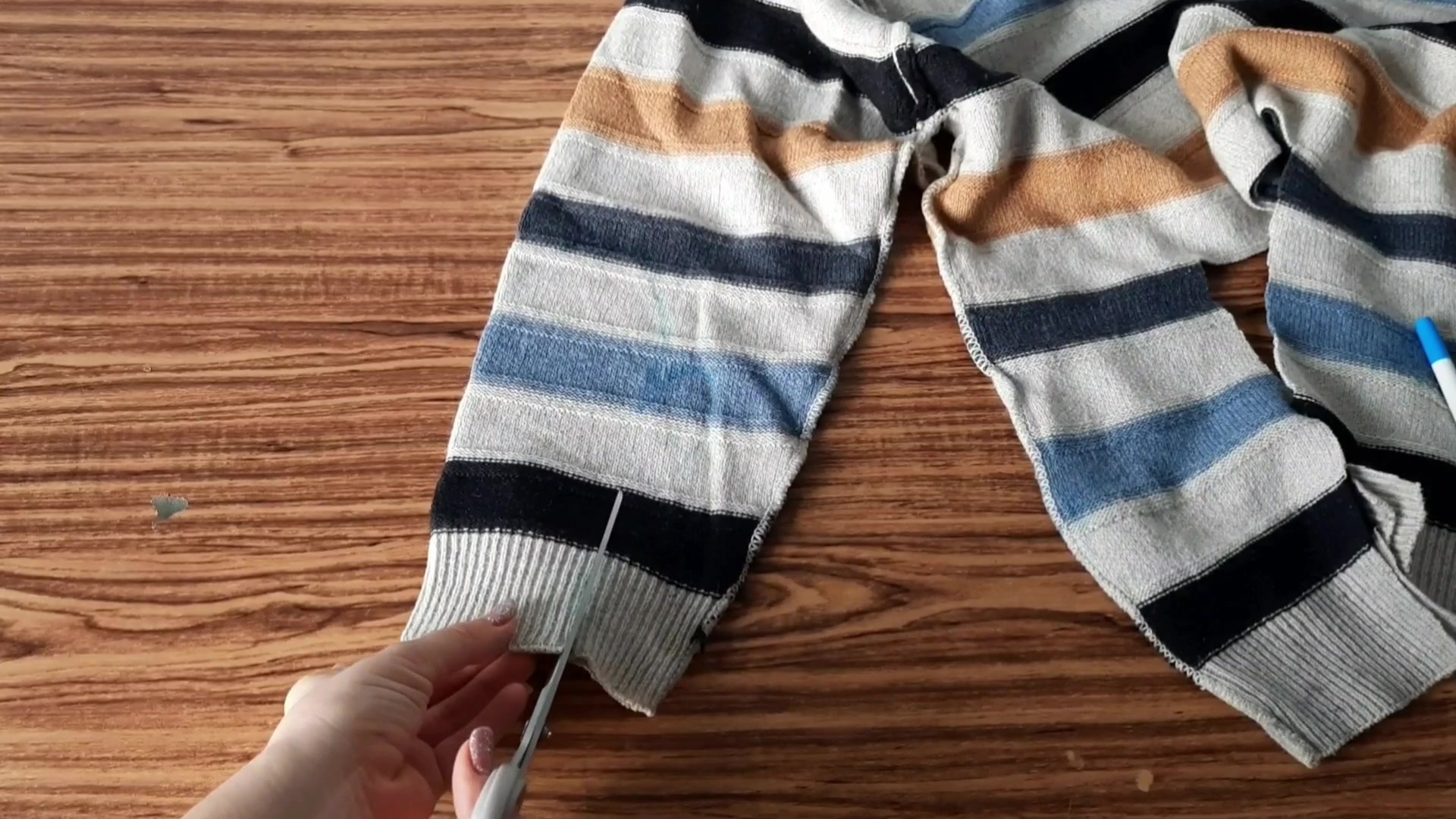 Пример женской кофты из свитера