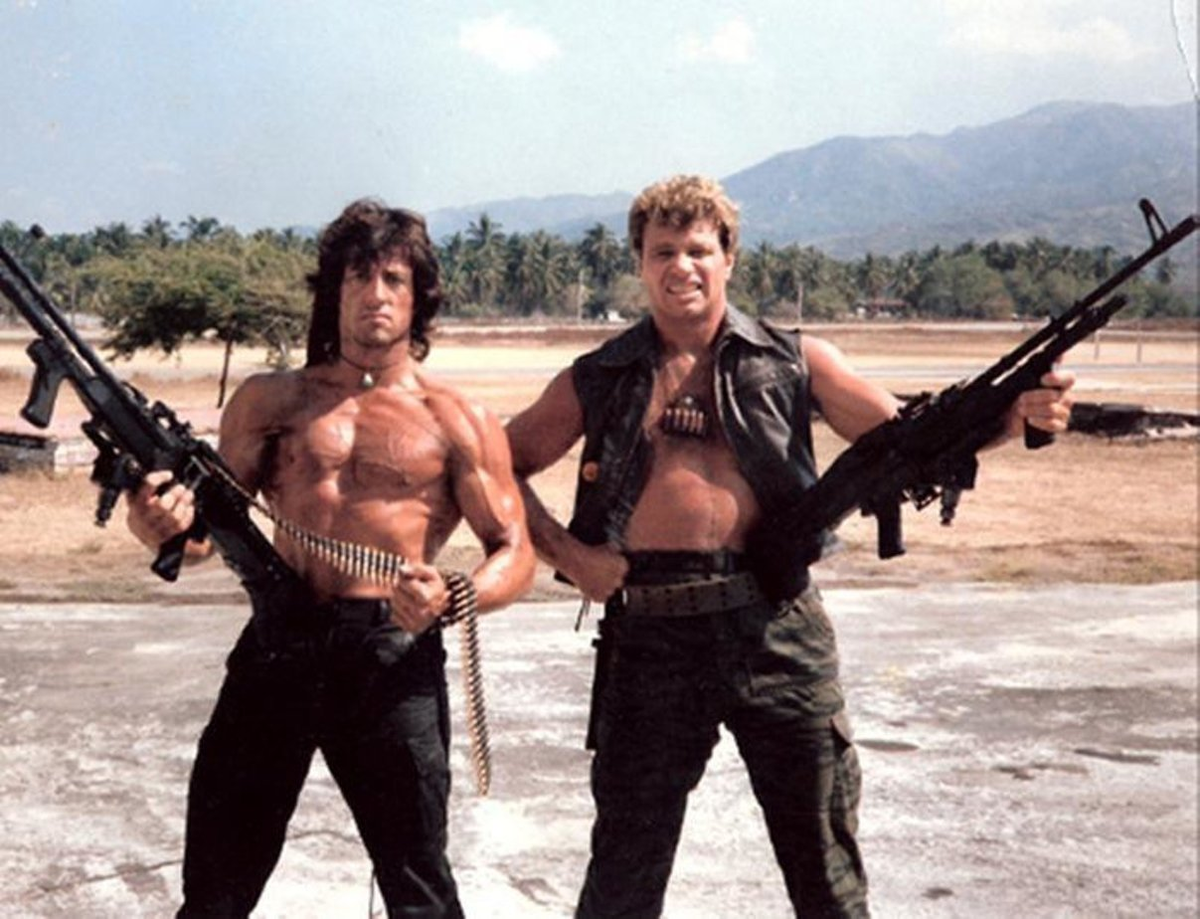 Здесь Мартин Коув очень похож на нашего Гарика Харламова