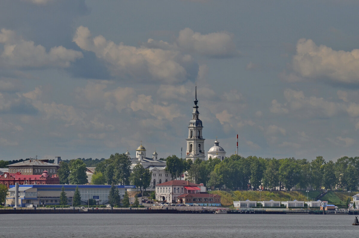 Вид на город с Волги