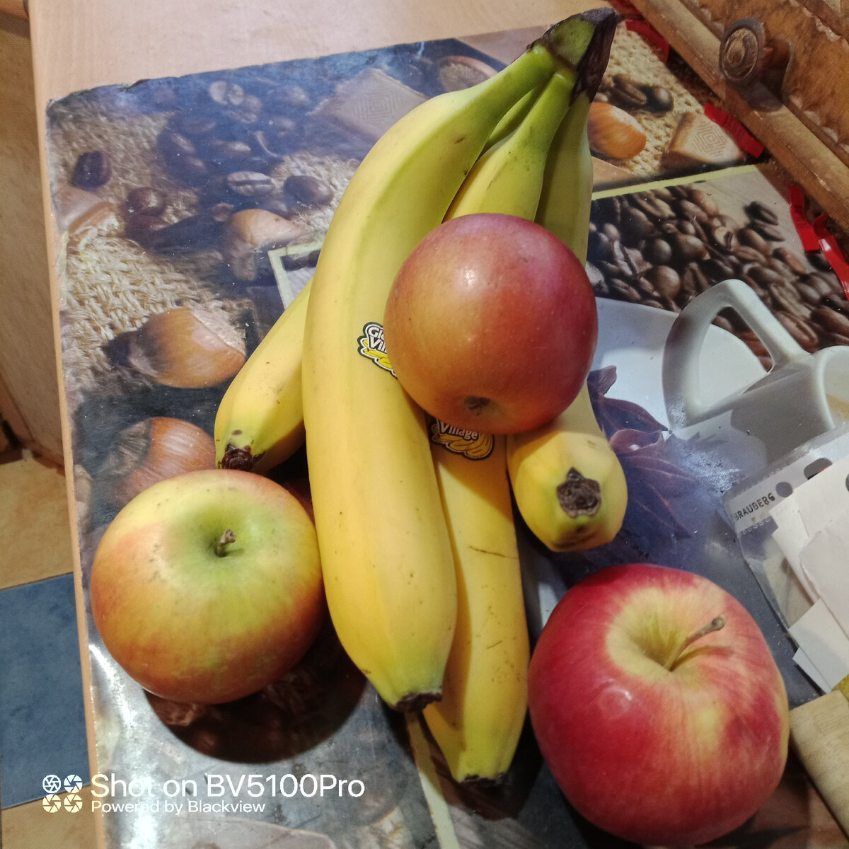 Ну что, всем теперь бананов хватает? Фото автора