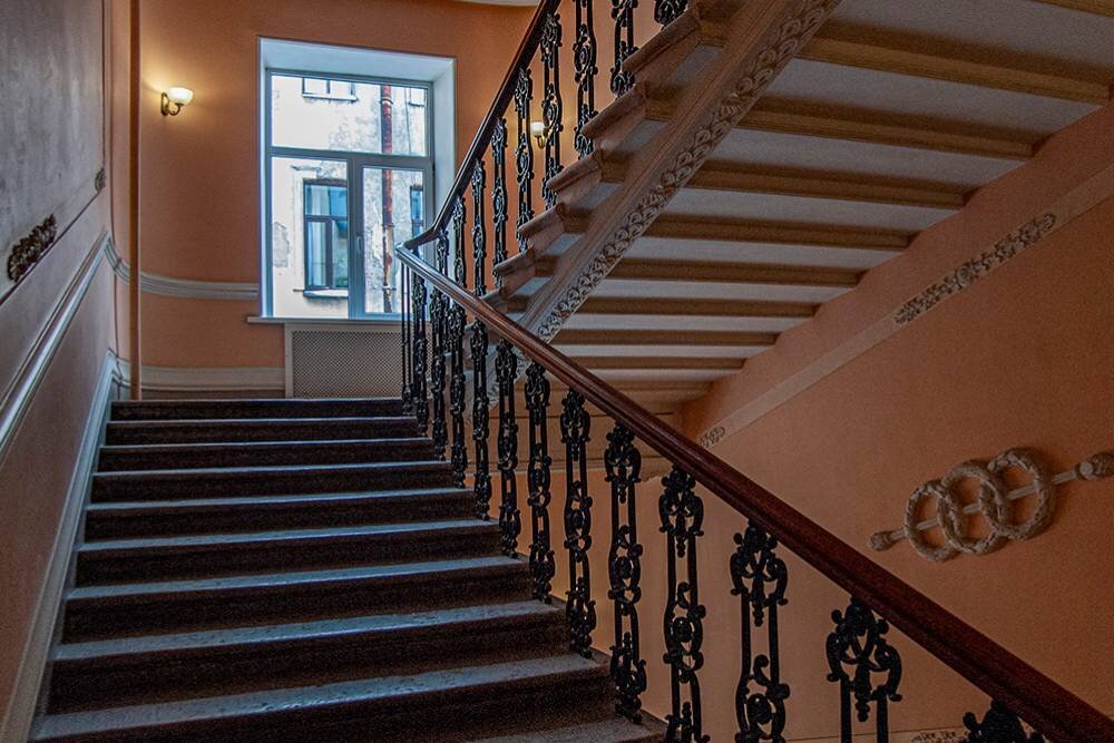 доходный дом в. сталинский дом подъезды красивые. доходный дом веге в питере внутри. доходный дом в. арочные окна в сталинках.