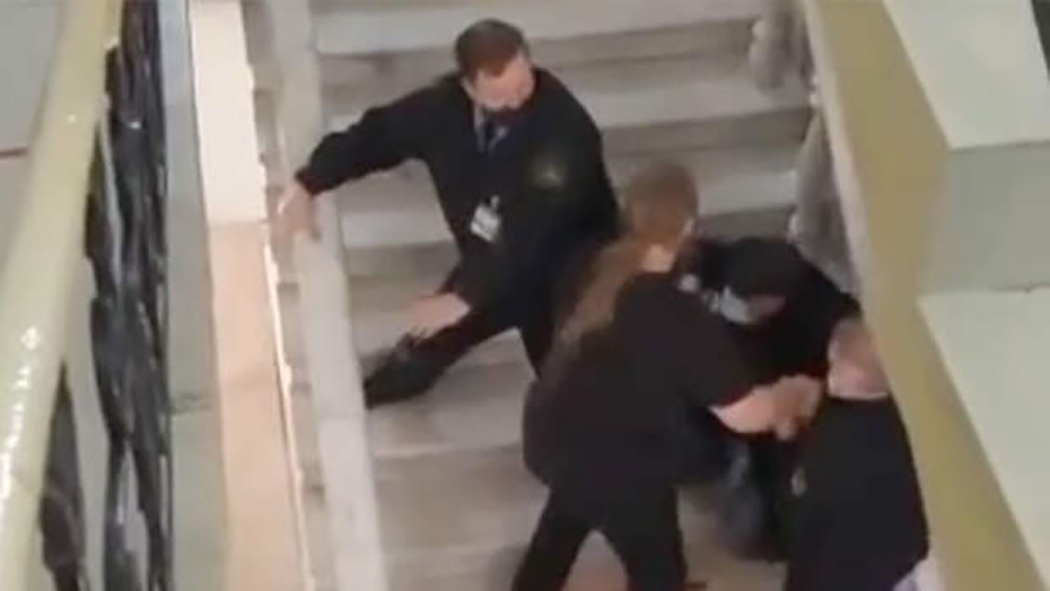 Студентки мгу. Тепляков драка в мгу. Алиса теплякова мгу. Отец девятилетней студентки мгу. Отец девятилетней студентки мгу.