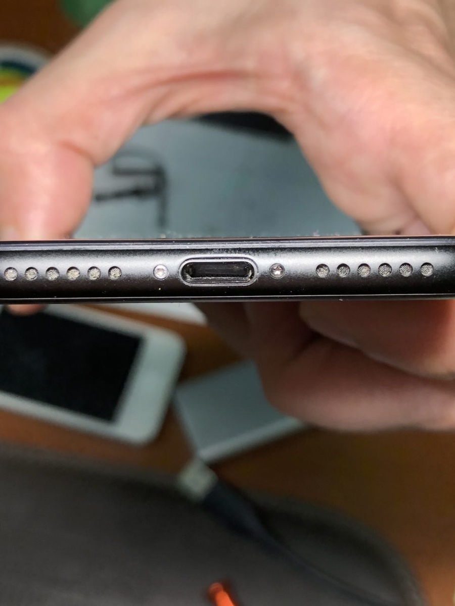 Разъем зарядки iPhone (начиная с моделей 5 серии и до 13 настоящей)