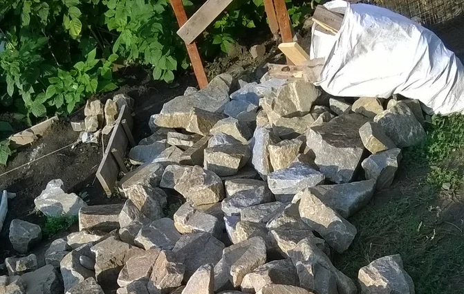 Какие бы лютые зимы не были, на моем цоколе камень ни за что не отлетит! По этой технологии сделал себе и крыльцо (мои фото)2