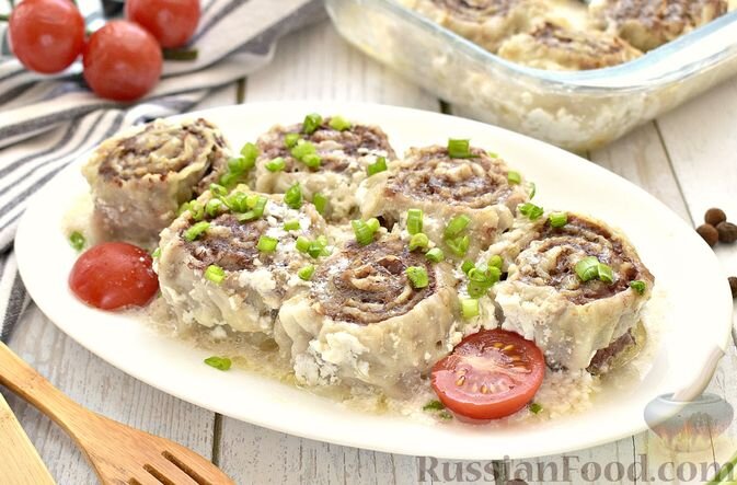 фарш мясной, лаваш, лук репчатый, сметана, соль, перец чёрный молотый, вода, лук зелёный