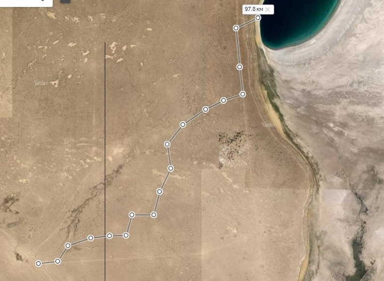 Космосъемка с моим примерным маршрутом к берегу Аральского моря. Придерживаться прямолинейного движения не получалось в связи с особенностями поверхности Устюрта, но срезать по гипотенузе угол отчасти удалось