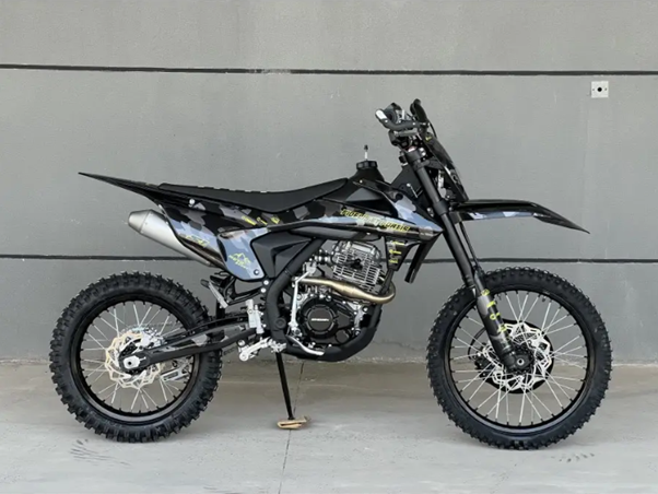   CB250 черного цвета