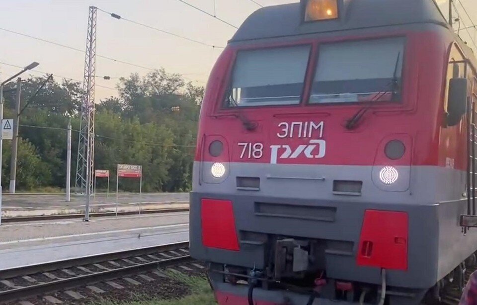 Главный 1337 км. Электричка Ростов Таганрог. Поезд 292. Поезд Таганрог Санкт-Петербург. Поезд 292 Таганрог Санкт Петербург
