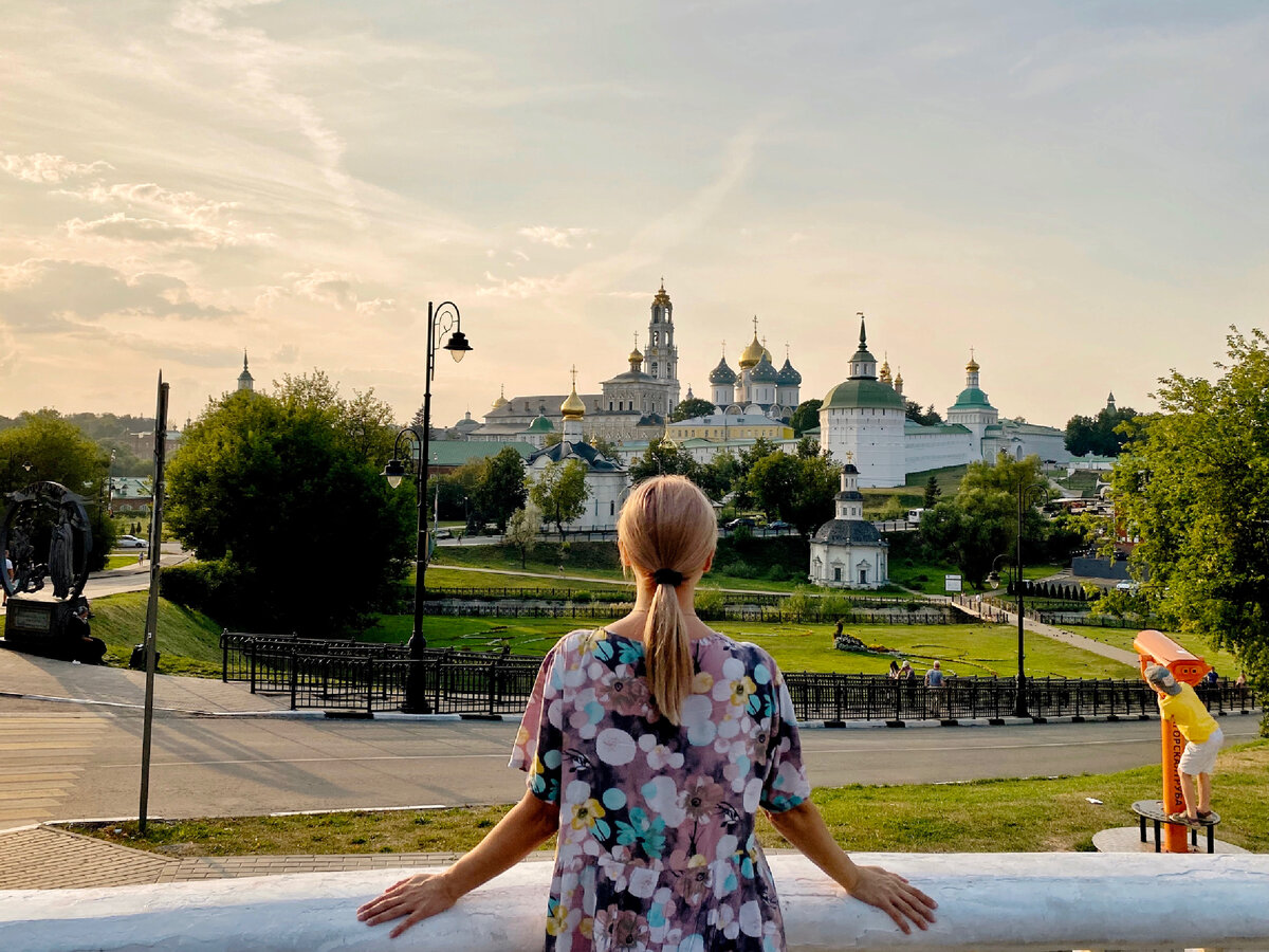 Сергиев Посад глазами художника. Мои открытия о старинном городе на  выставке Виктора Багрова в Туле | Культурные прогулки | Дзен