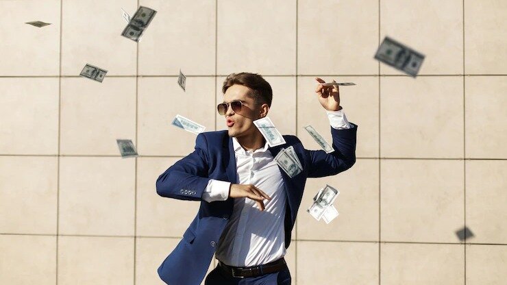 изображение с сайта https://www.freepik.com/free-photo/young-businessman-throughs-around-dollars-dances-street_2612710.htm#page=3&query=director&position=35&from_view=search&track=sph (freepic.diller)