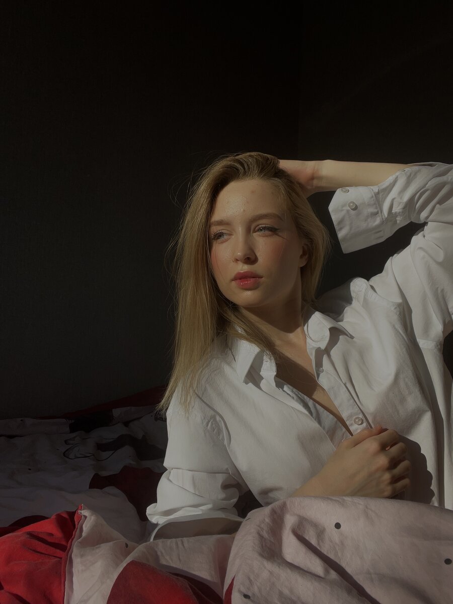 Почему же я ТОРГУЮ телом? Потому что танец - это движение тела (рук, ног, головы), абсолютно всех частей тела, включая мимику, пластику. Для зрителя я танцую и показываю навыки владения своим телом. Зритель идя на концерт - тратит деньги, мы танцуем для него и получаем за это зарплату. Почти как в стриптизе, получается 😂😂😂