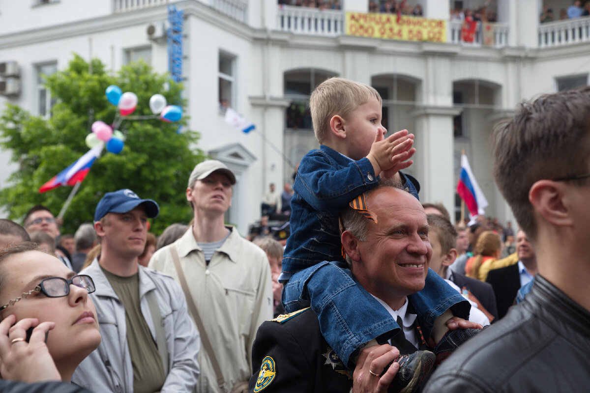 Мая туда. День Победы в Крыму 2014. День Победы Севастополь шествие. Первый парад Победы в Севастополе после референдума в 2014. Парад Победы 2023 в Крыму.