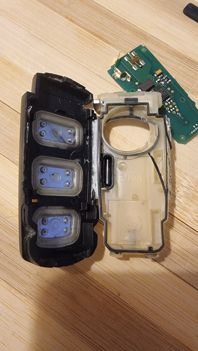 Оригинальный слотовый ключ VW в разобранном виде.