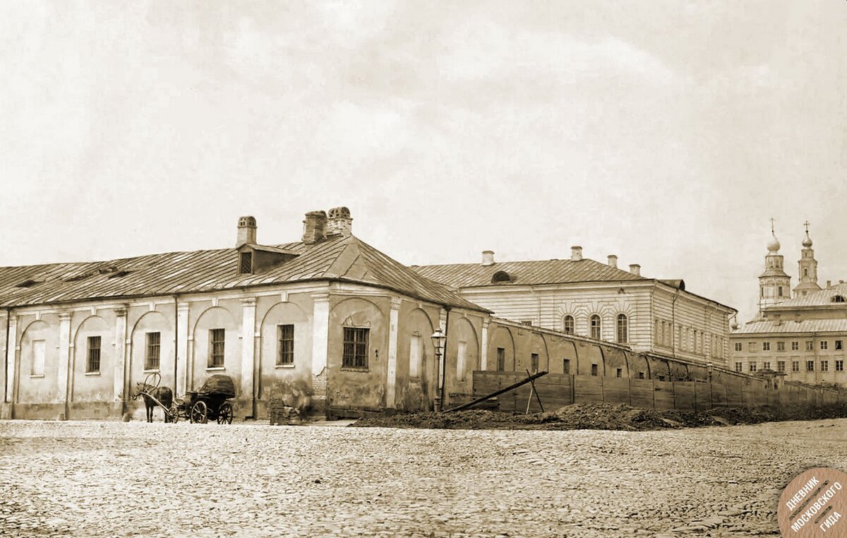 Бывшая усадьба Нарышкиных на Воздвиженке, служебные корпуса. Фото 1860-х годов