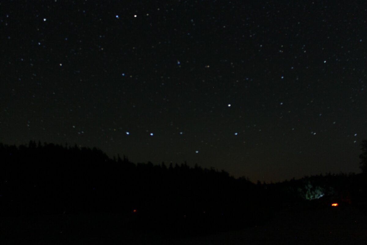 Большая Медведица над горой